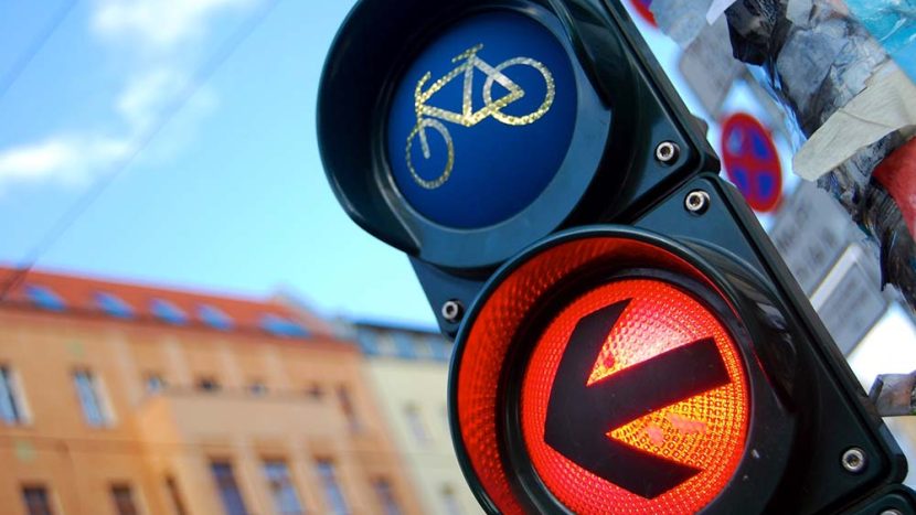 Imagen semaforo con un simbolo de una bicicleta